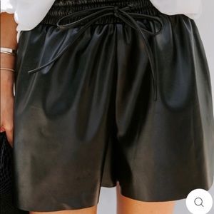 VICI BLACK LEATHER SHORTS LARGE